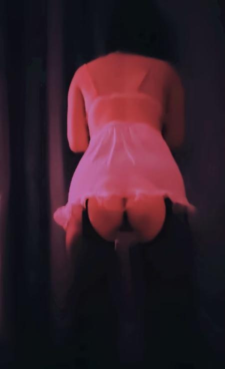 妩媚动人的小少妇-买色网