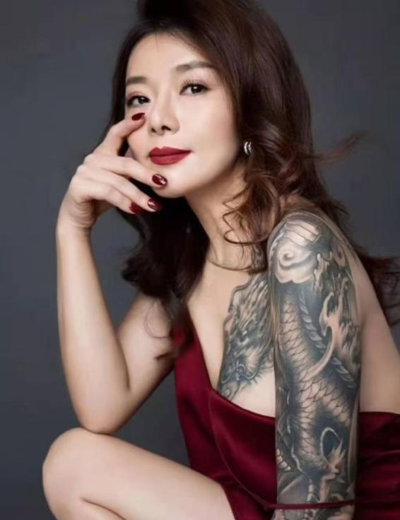 成都颜值纹身少妇-品茶社