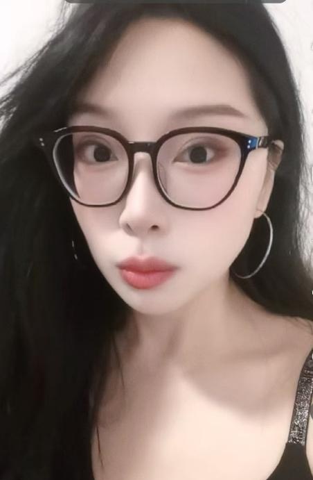 天河眼镜少妇芯芯-买色网
