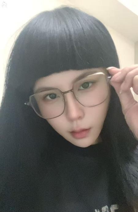 爱玩的小妖精-买色网