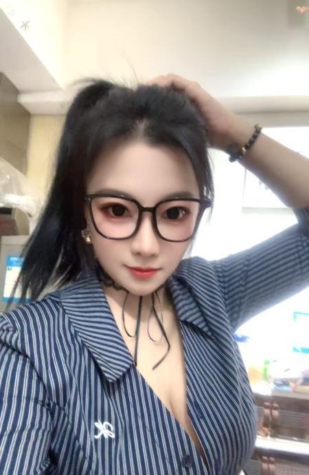 包河童颜巨乳小姐姐-买色网
