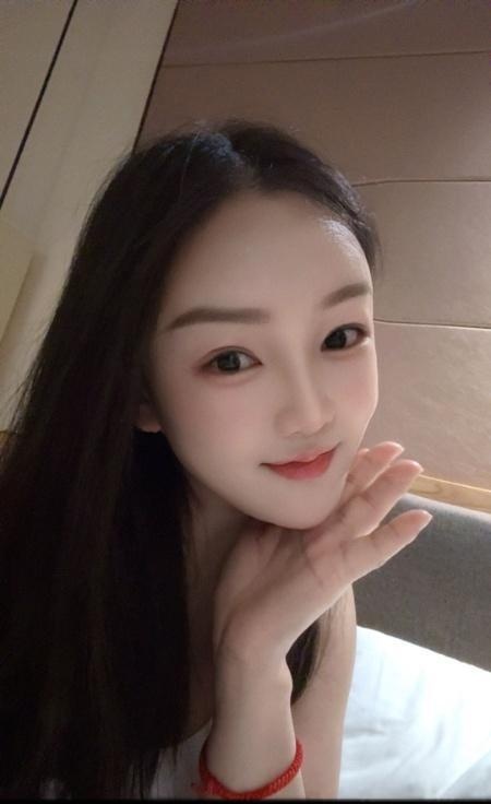 白云颜值女友依依-品茶社