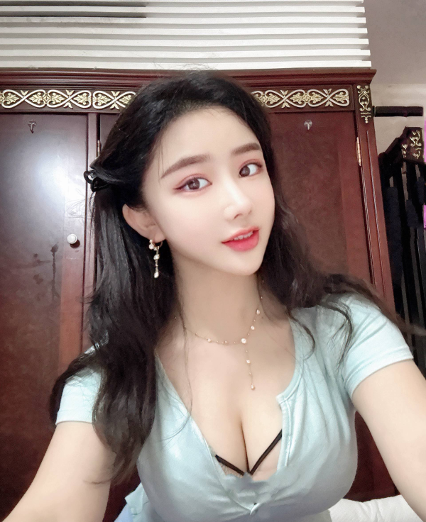 后人巨乳翘臀罗湖希希-买色网