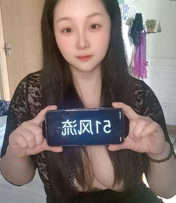 纯天然大奶牛-品茶社