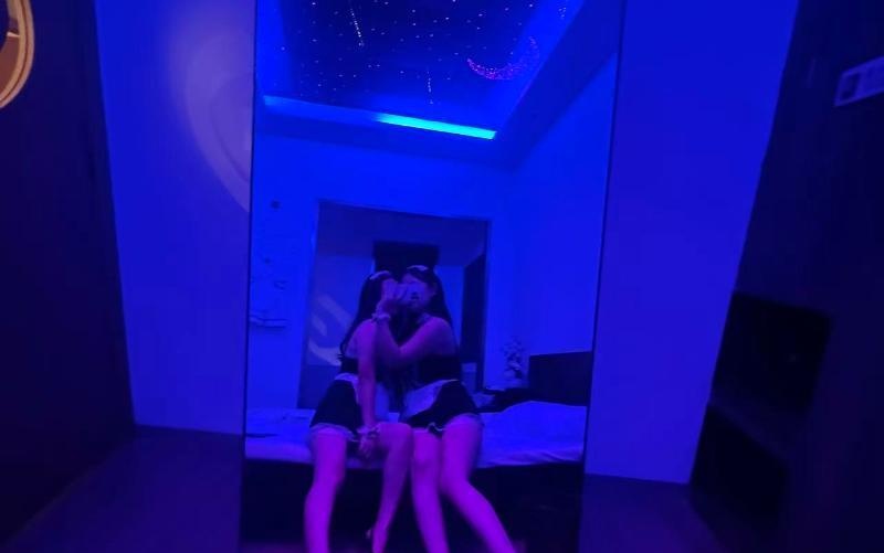 00后中项点点和吖吖-买色网