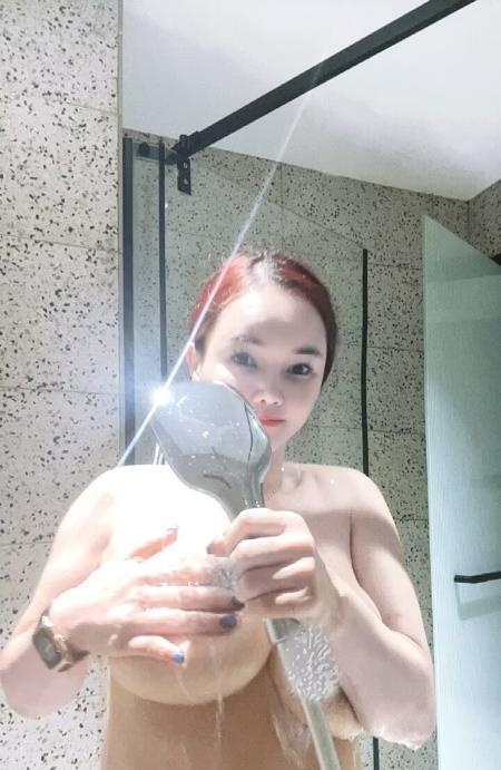 市中心超骚的一姐-买色网