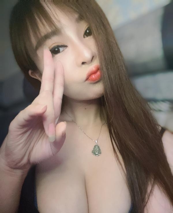 身材娇小大胸妹子-买色网