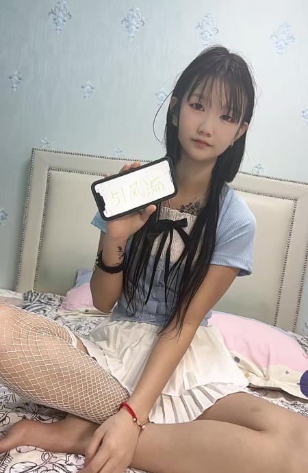 南站三点粉白虎小妹妹-买色网