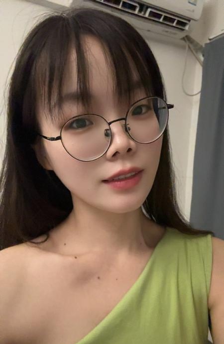 眼镜妹兼职诗诗-买色网