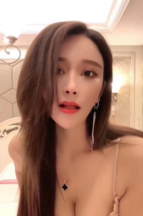 巨乳反差骚浪御姐-买色网