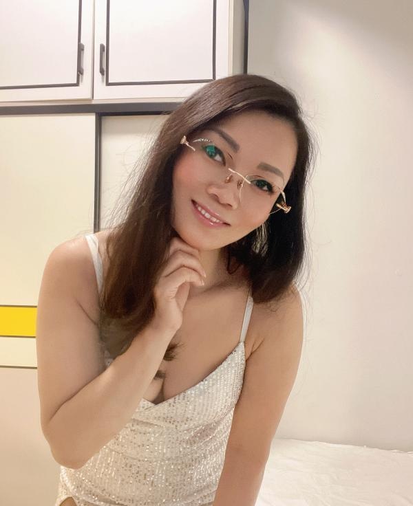 白云眼镜熟女-买色网