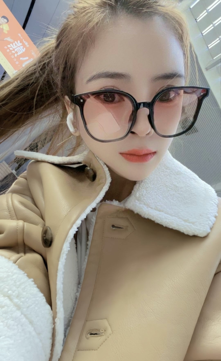 二刷浦东骚妹子小爱茜-买色网