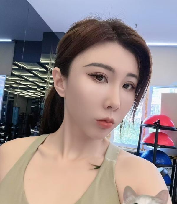 爱健身的美少妇-品茶社