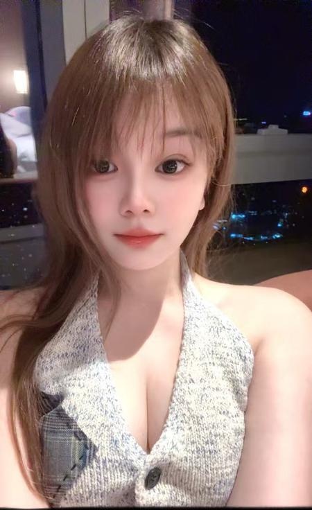 拥有E罩杯的苗条女-品茶社