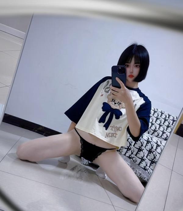 白嫩大奶风骚菲女神-买色网