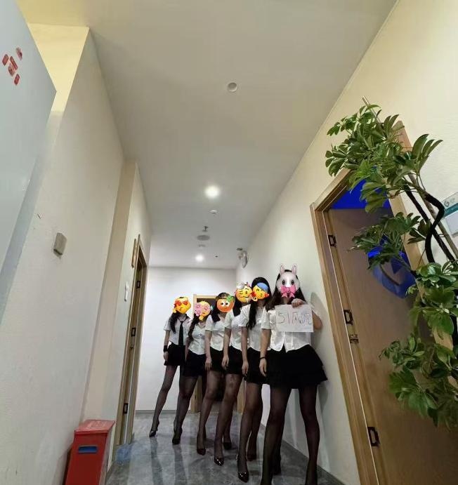 清涩8位小姐姐在店-买色网