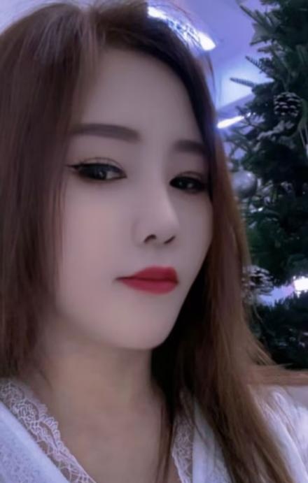 爱喷水的小姐姐-品茶社