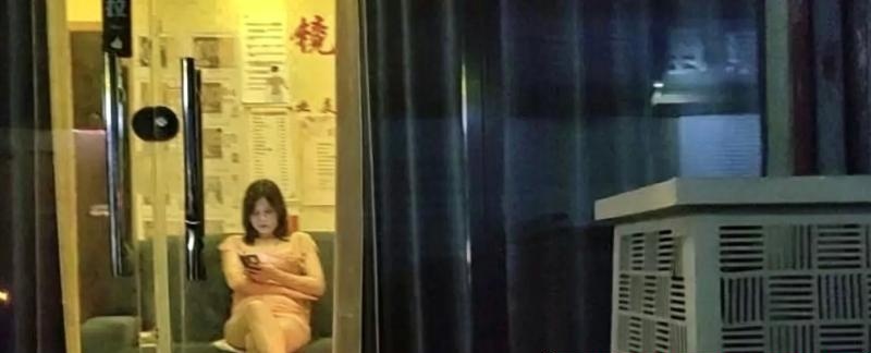 红山亚朵旁边巷子-买色网