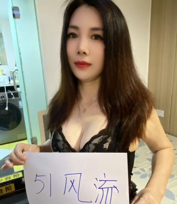 罗湖翘臀小少妇-买色网